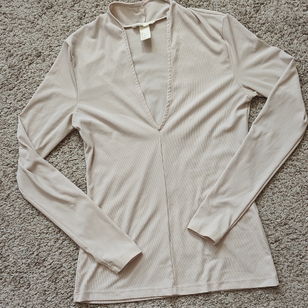2/ $10. H&M Beige V-Neck Long Sleeve Top